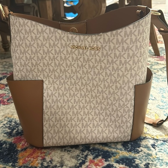 Michael Kors Handbags - Like New Purse